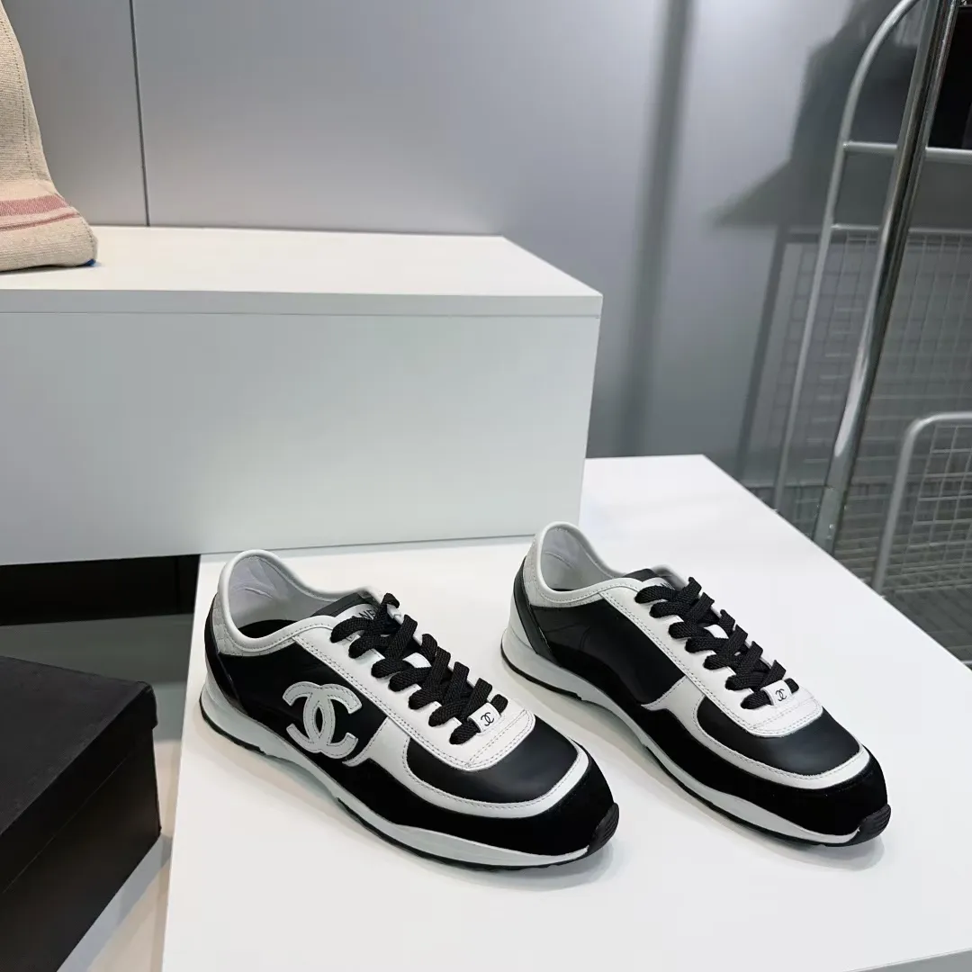 👟👟Ex-factory price 440👟👟 CHANEL Chanel 2025 new panda sneakers, color matching thick-soled casual sports shoes, upper: imported calfskin/imported suede, lining: imported sheepskin lining, outsole: TPU original outsole Size: #35-40 (40 customized, non-refundable)